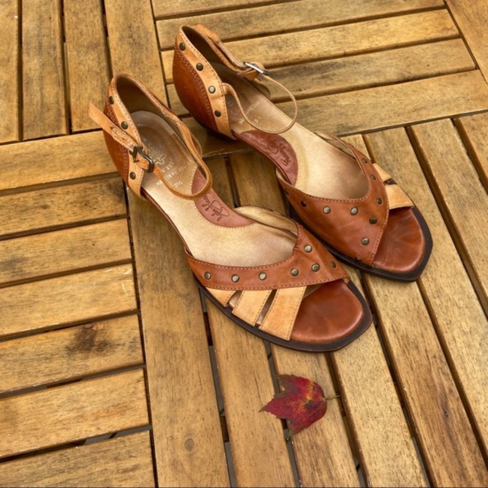 John Fluevog Vintage Studded Sandal - Size 8.5 - fit like 9.5
